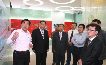 韓國耐克森姜丙中會長一行來公司訪問